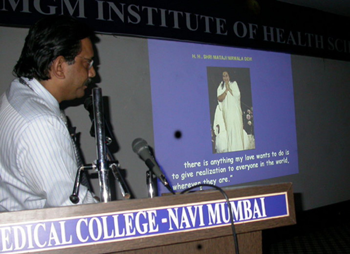 Dr. Sandeep Rai, director de cercetare al „Centrului Sahaja Yoga de Cercetare și Sănătate” din Vashi, Mumbai, profesor asociat și șef al Departamentului Medical post universitar al Universității „Mahatma Gandhi Mission” (MGM) de Științe Medicale din Mumbai